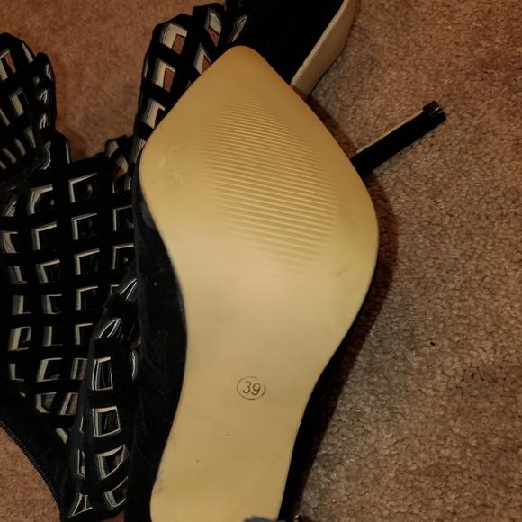 Black Fashion Boots - Picture 4 of 4